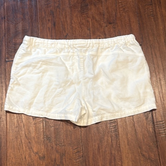 Size 8 Banana Republic White Cargo Shorts Relaxed Fit - Picture 6 of 14